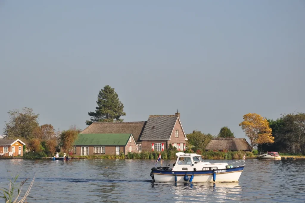 ANWB fietsroute langs de Kagerplassen: het Vennemeer bij Warmond