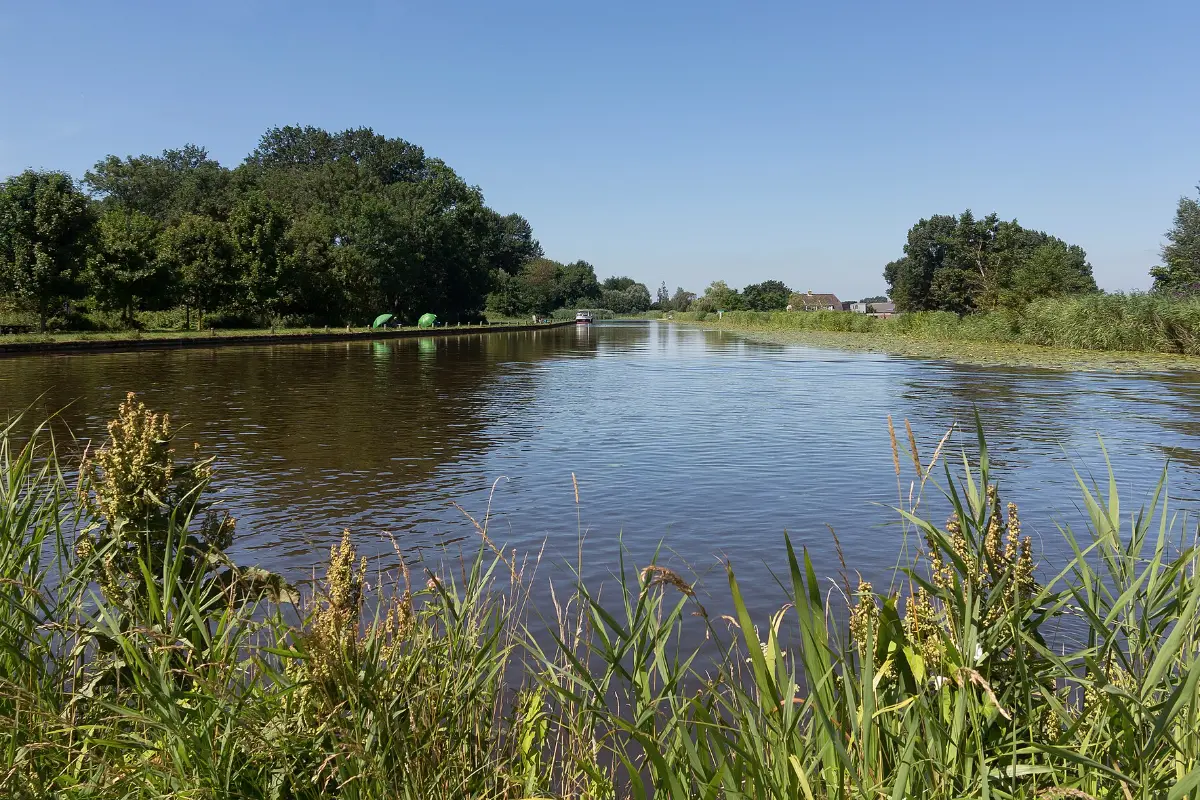 Heinoomsvaart: de Bovendijk bij Wilnis, waar het Toeristisch Overstappunt ligt