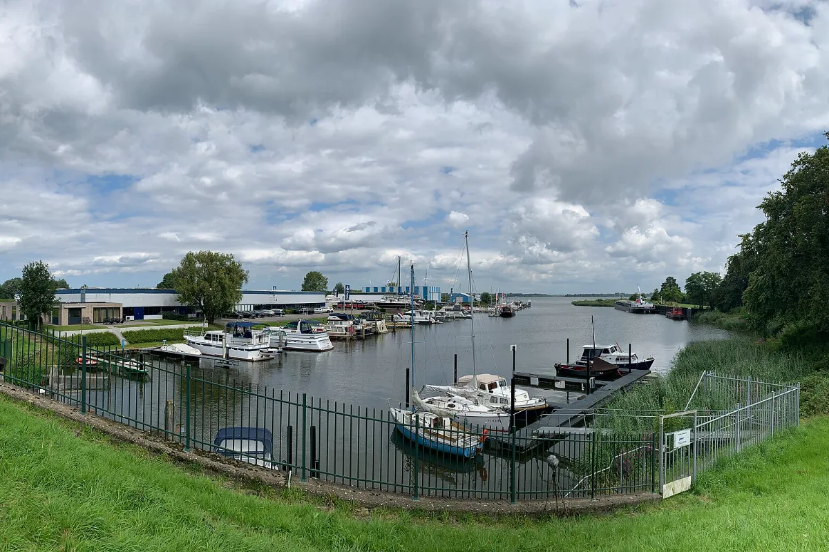 Lage Zwaluwe: de ingang van de haven, startpunt voor wandel- en fietsroutes naar de Biesbosch