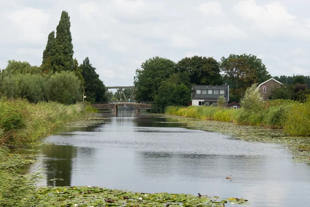 Molenroute Schiedam: de Poldervaart gezien vanaf de Joppelaan