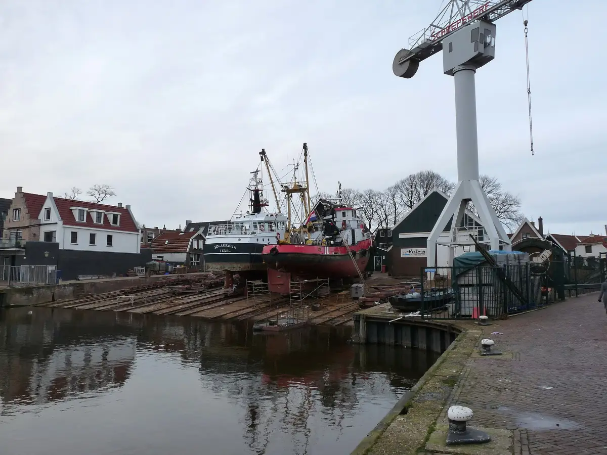 Urk route: de haven van het vissersdorp Urk, startpunt van de routes