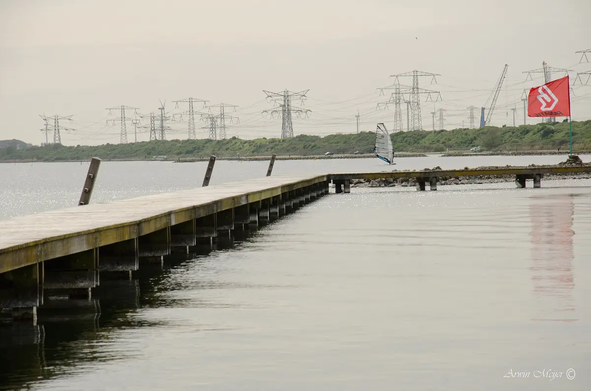 Wandelen Oostvoorne: oever van het Oostvoornse Meer bij Oostvoorne
