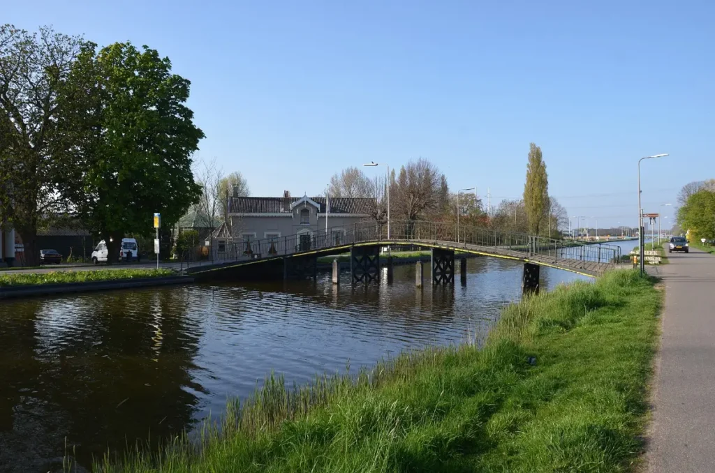 Wandelen Schipluiden: brug over de Gaag in Midden-Delfland bij Schipluiden
