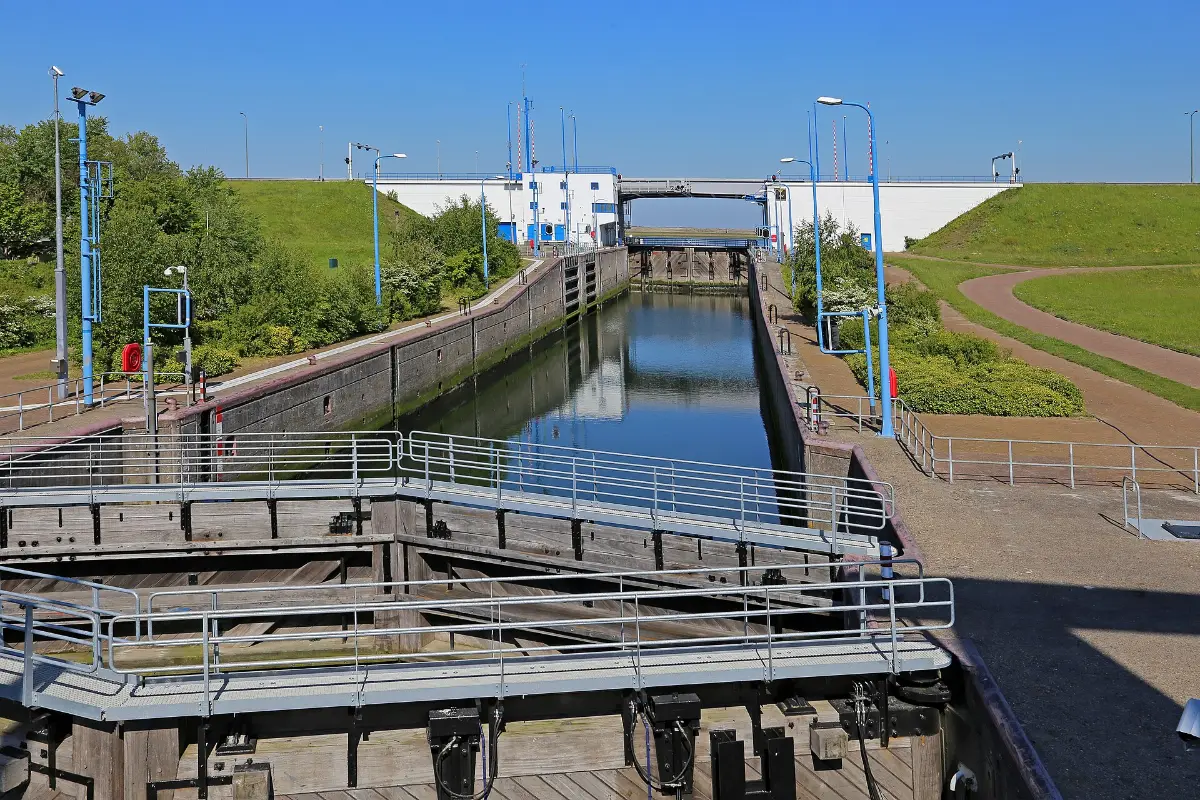 Wandelen Stellendam: de sluis en het Haringvliet bij Stellendam