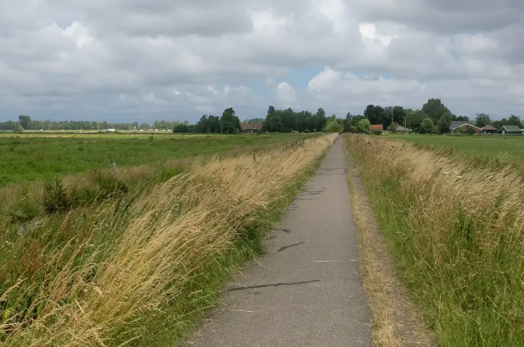 Wandelen Zoeterwoude: polderlandschap tussen Zoeterwoude-Dorp en Stompwijk in het Groene Hart