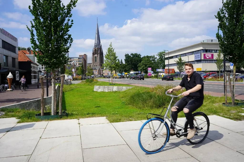 Wandelroutes in Enschede beginnen in het centrum, hier bij de wadi